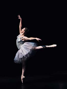 Une dame dansant du ballet