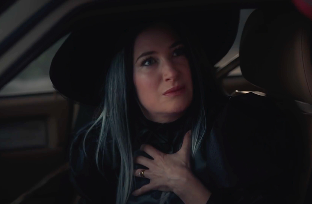 Agnes la voisine du quartier, conduit en voiture et fait la rencontre de Vision